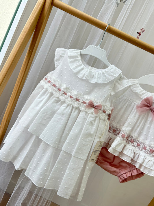 Vestido bebé niña ceremonia plumeti blanco y rosa empolvado Colección Juana de Arco