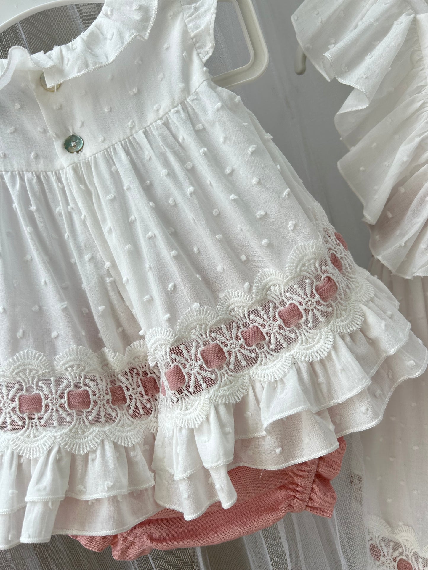 Jesusito plumeti blanco y rosa empolvado Colección Juana de Arco