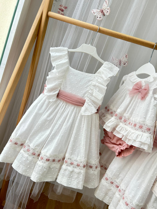 Vestido ceremonia plumeti blanco y rosa empolvado Colección Juana de Arco