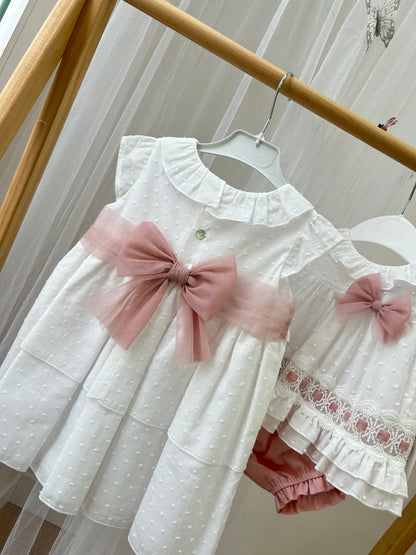 Vestido bebé niña ceremonia plumeti blanco y rosa empolvado Colección Juana de Arco