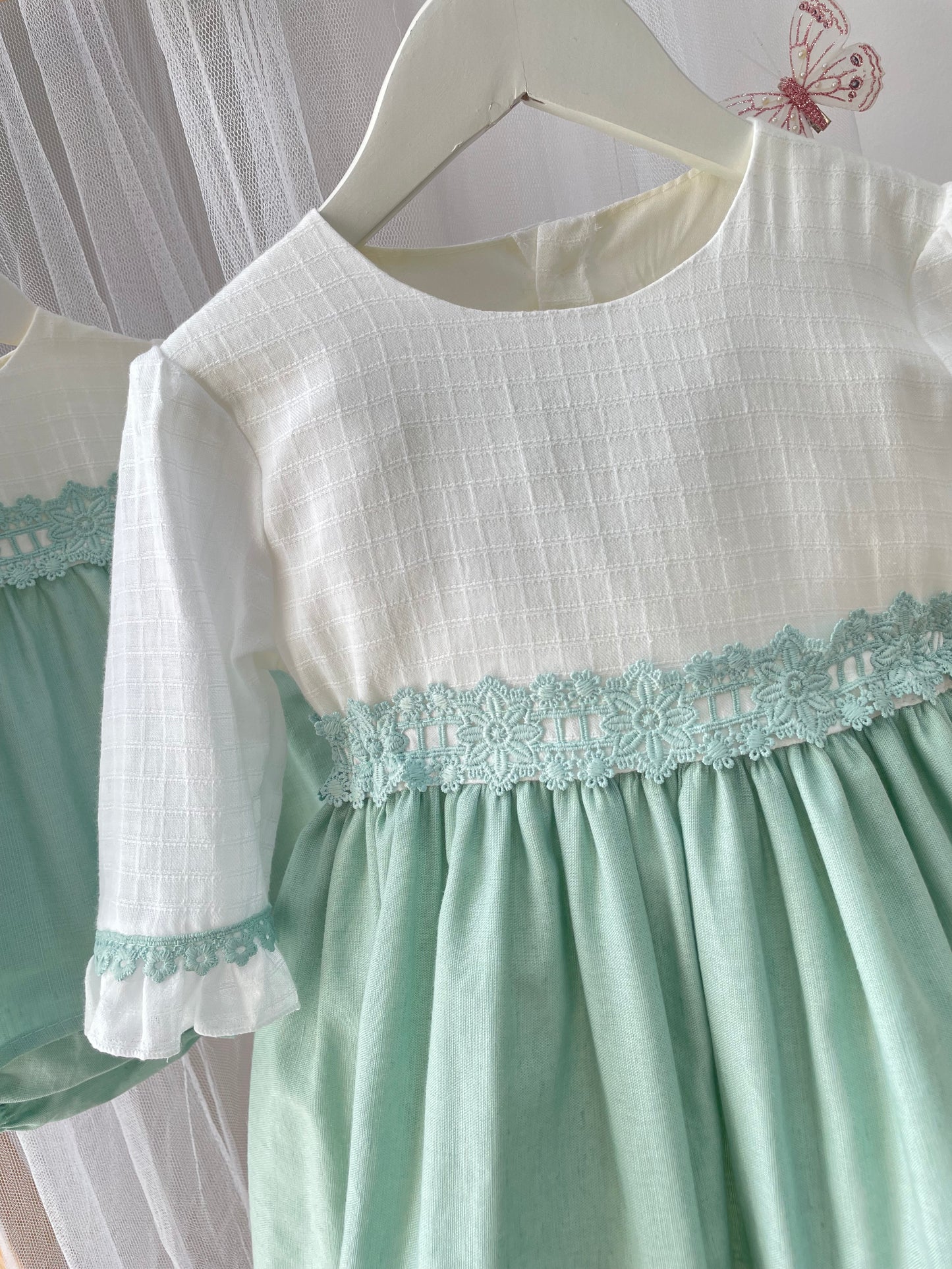Vestido especial eventos con media manga y espalda abierta color verde menta