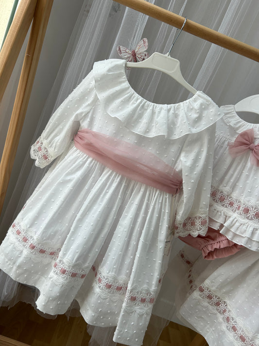 Vestido ceremonia media manga plumeti blanco y rosa empolvado Colección Juana de Arco
