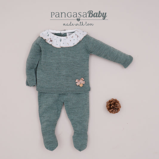 Conjunto primera puesta cuello volante Colección Bambi Pangasa color verde olmo