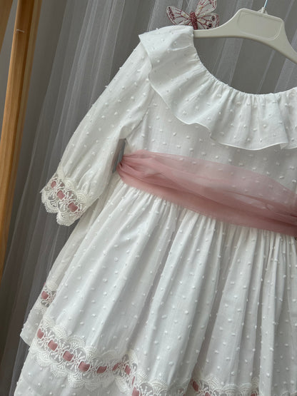 Vestido ceremonia media manga plumeti blanco y rosa empolvado Colección Juana de Arco