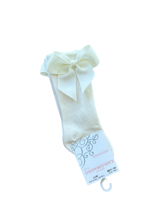 Calcetines altos liso con lazo color crudo