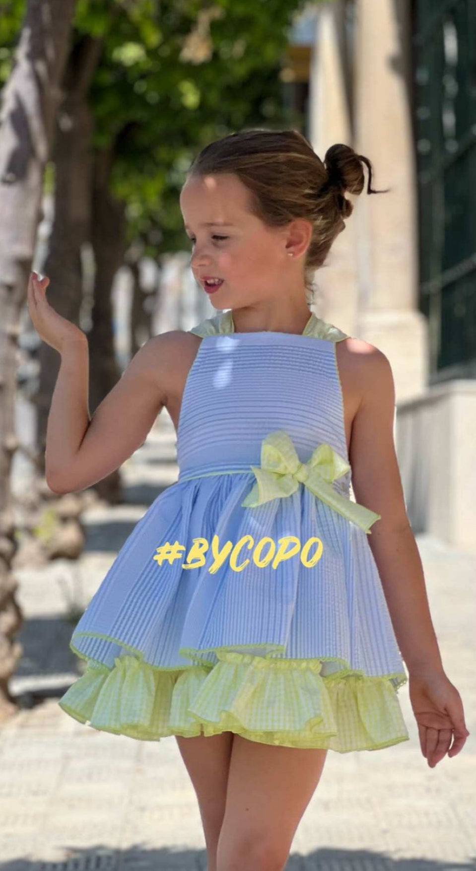 Vestido espalda cruzada lazo seersucker Colección Flúor