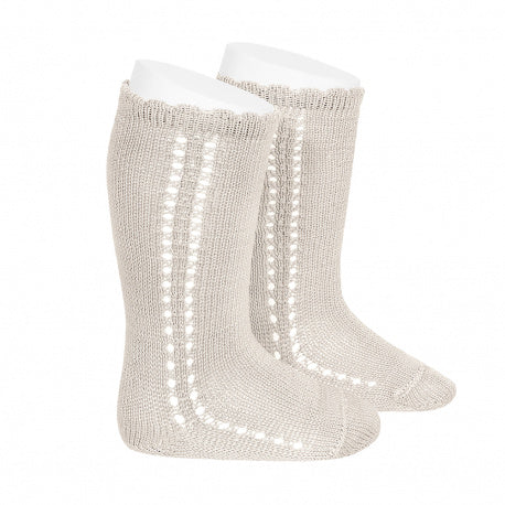 Calcetines altos perlé con calado lateral Condor color lino