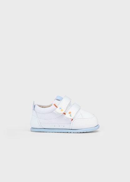 Zapatilla respetuosa Mayoral color blanco y azul