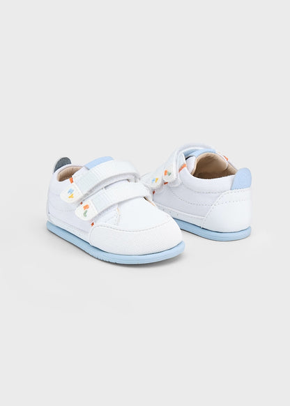 Zapatilla respetuosa Mayoral color blanco y azul