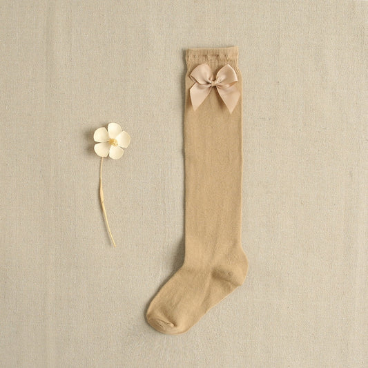 Calcetines altos liso con lazo color camel